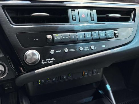 Used 2025 Lexus ES 350 w/ Premium Package FWD image 20