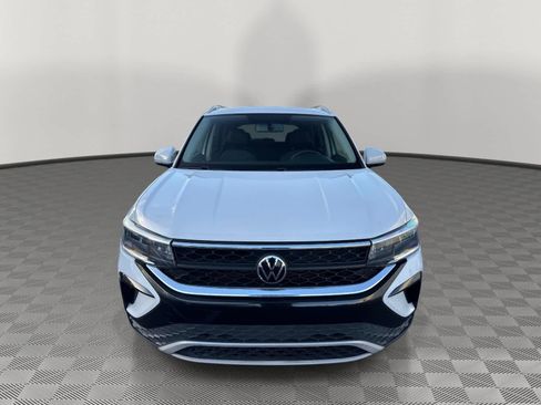 Used 2022 Volkswagen Taos SE w/ Panoramic Sunroof Package image 8