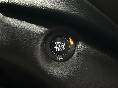 Used 2019 Jeep Cherokee Limited AWD/4WD image 14