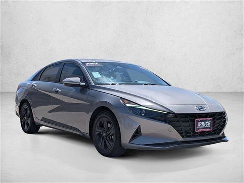 Used 2021 Hyundai Elantra SEL w/ Cargo Package FWD image 3