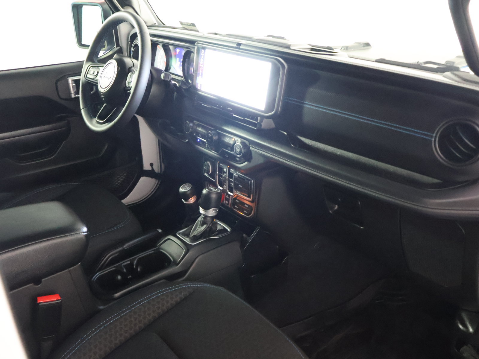 Used 2024 Jeep Wrangler Unlimited Rubicon 4xe w/ Capability Package AWD/4WD image 49