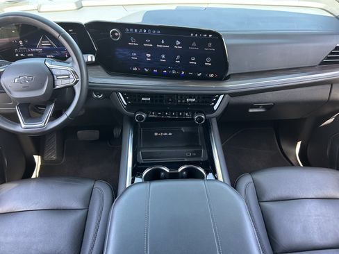 Certified 2025 Chevrolet Suburban Z71 AWD/4WD image 16