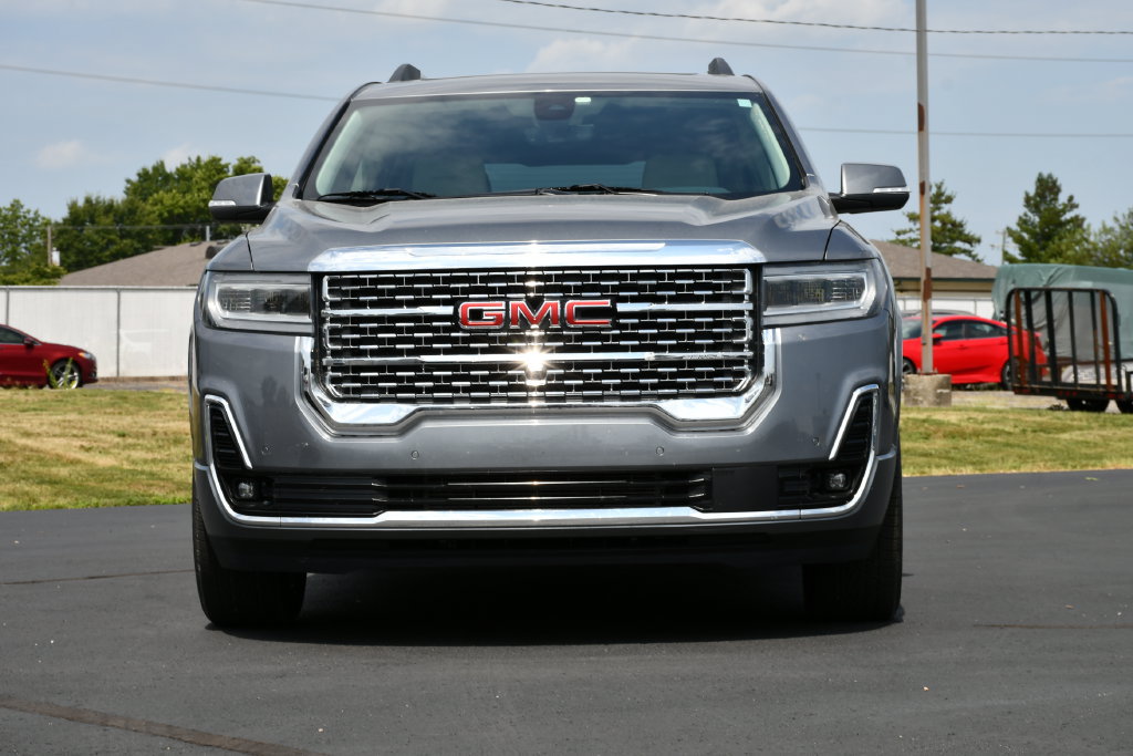 Used 2021 GMC Acadia Denali w/ Denali Technology Package FWD image 2