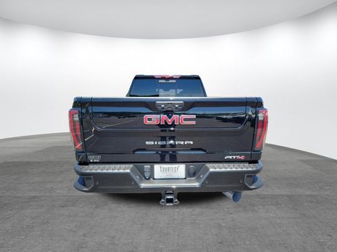Used 2024 GMC Sierra 2500 AT4 w/ Technology Package AWD/4WD image 7