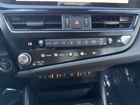 Used 2023 Lexus ES 300h Ultra Luxury image 21