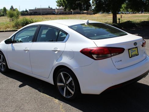 Used 2017 Kia Forte EX FWD image 3