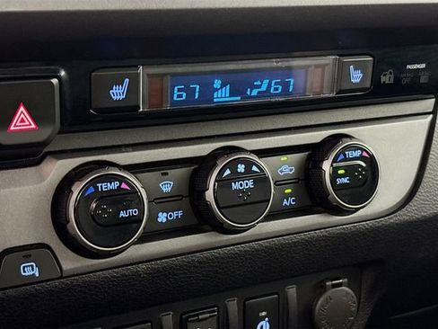 Used 2016 Toyota Tacoma SR5 AWD/4WD image 16