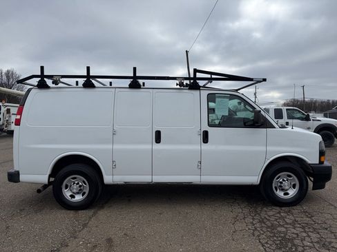 Used 2019 Chevrolet Express 2500 w/ Driver Convenience Package image 5