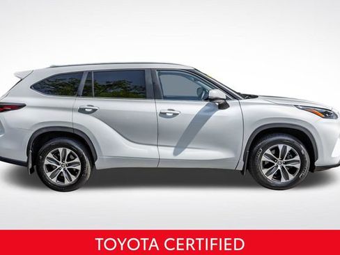 Certified 2025 Toyota Highlander XLE AWD/4WD image 4