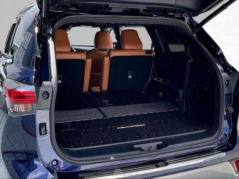 Certified 2021 Toyota Highlander Platinum AWD/4WD image 25