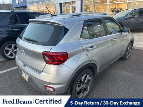 Used 2023 Hyundai Venue SEL image 11