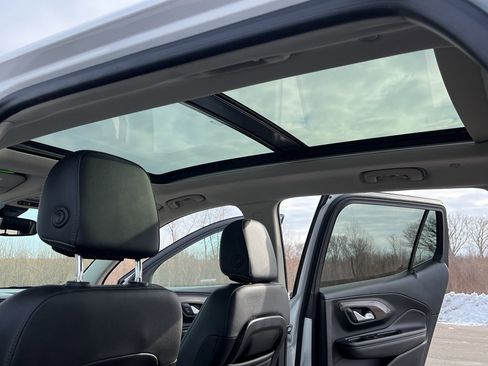 Used 2023 GMC Terrain Denali image 38