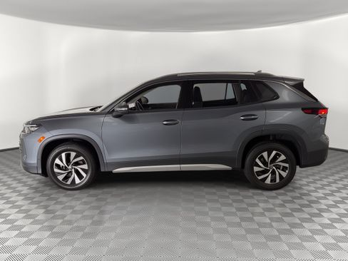 Used 2025 Volkswagen Tiguan S FWD image 2