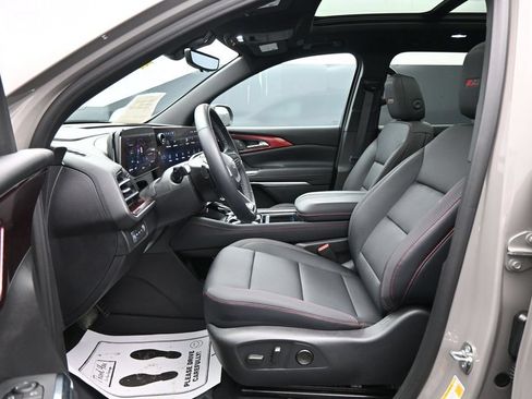 Used 2026 Chevrolet Traverse Z71 w/ Driver Confidence Package AWD/4WD image 9