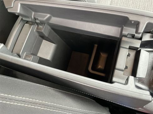 Used 2021 Nissan Rogue SV image 30