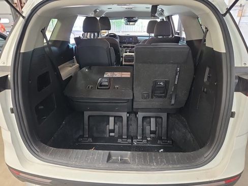 Used 2024 Kia Carnival LX FWD image 6