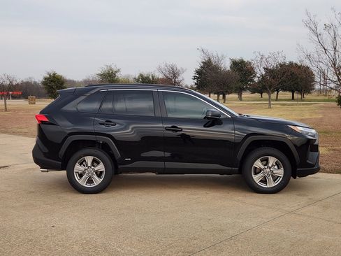 New 2025 Toyota RAV4 LE image 7