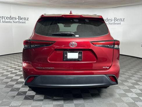 Used 2022 Toyota Highlander XLE image 6