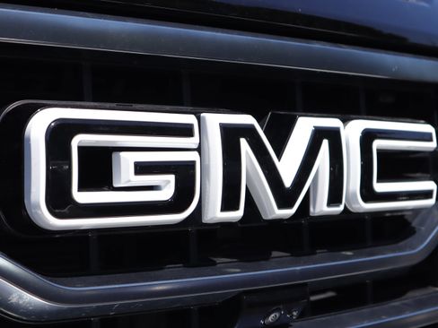 Used 2025 GMC Sierra 1500 AT4 w/ Technology Package AWD/4WD image 36