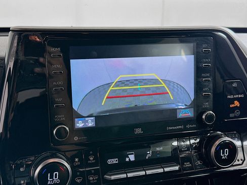 Used 2020 Toyota Highlander Limited image 23