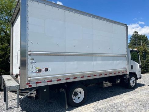 Used 2021 Isuzu NPR RWD image 3