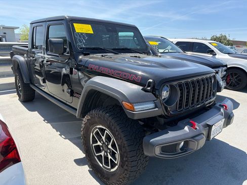 Used 2024 Jeep Gladiator Rubicon w/ Convenience Group AWD/4WD image 1