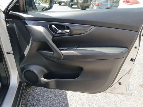 Used 2019 Nissan Rogue SV FWD image 15