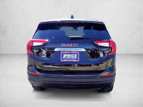 Used 2022 GMC Terrain SLE image 3