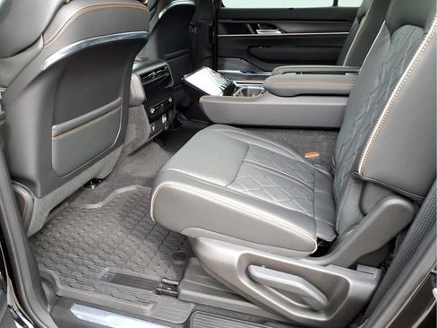 New 2026 Jeep Grand Wagoneer L Summit AWD/4WD image 10