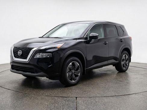 Used 2025 Nissan Rogue SV image 3
