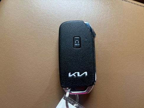 Certified 2022 Kia Telluride SX w/ Nightfall Edition Package AWD/4WD image 21