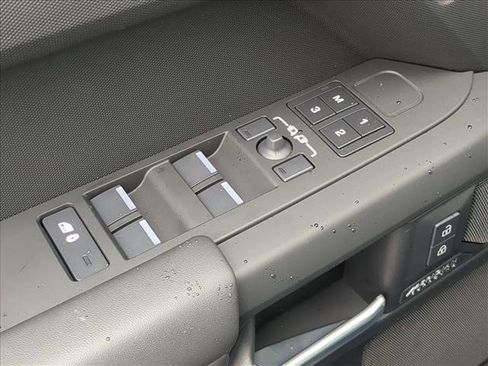 New 2026 Land Rover Defender 110 X-Dynamic SE image 10