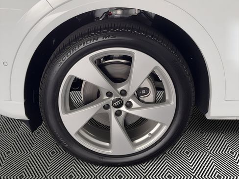 New 2025 Audi Q5 Prestige image 12