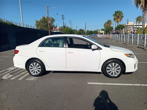 Used 2012 Toyota Corolla LE FWD image 4