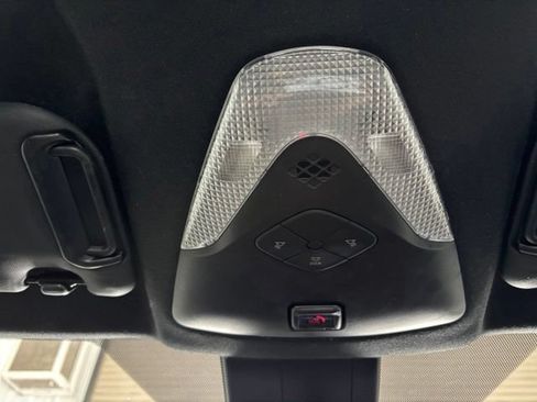 Used 2022 Toyota C-HR XLE FWD image 22