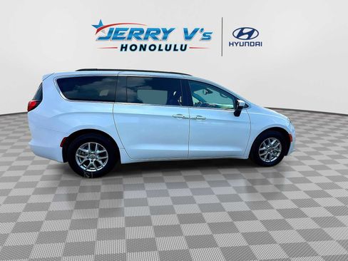 Used 2021 Chrysler Voyager Lxi image 9