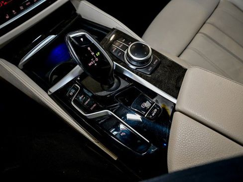 Used 2022 BMW 530i xDrive w/ M Sport Package image 32