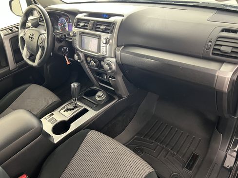 Used 2017 Toyota 4Runner SR5 AWD/4WD image 24
