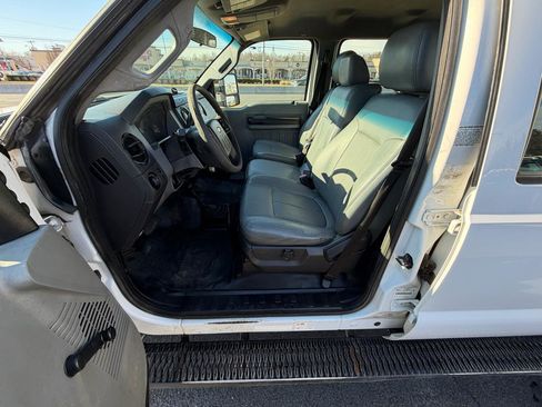 Used 2015 Ford F550 4WD Crew Cab 176 WB 60 CA XL image 15