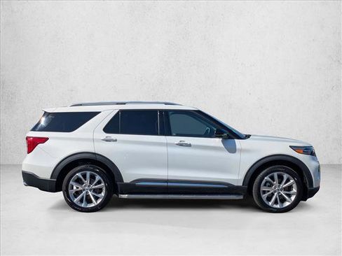 Used 2023 Ford Explorer Platinum w/ Technology Package image 4