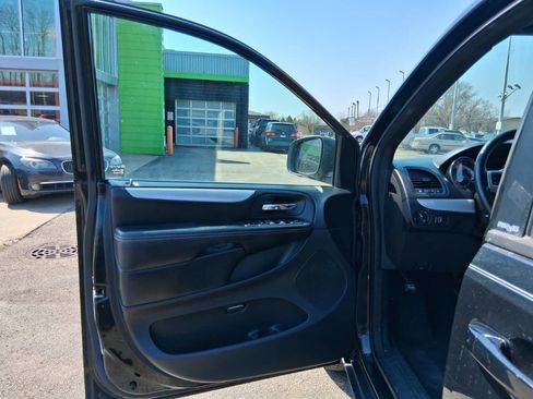 Used 2014 Dodge Grand Caravan SXT w/ Blacktop Package image 10