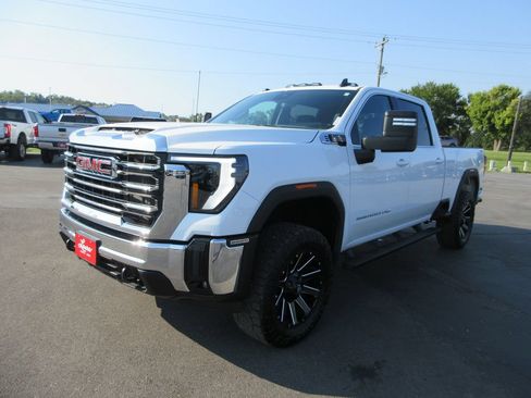 Certified 2025 GMC Sierra 2500 SLE w/ SLE Value Package; AWD/4WD image 13