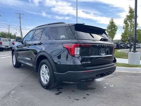 Used 2025 Ford Explorer Active AWD/4WD image 37