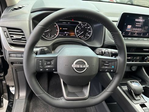 Certified 2026 Nissan Rogue SV AWD/4WD image 17
