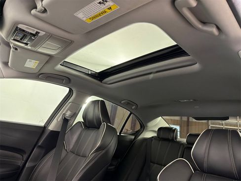 Used 2018 Acura TLX V6 w/ Technology Package image 2