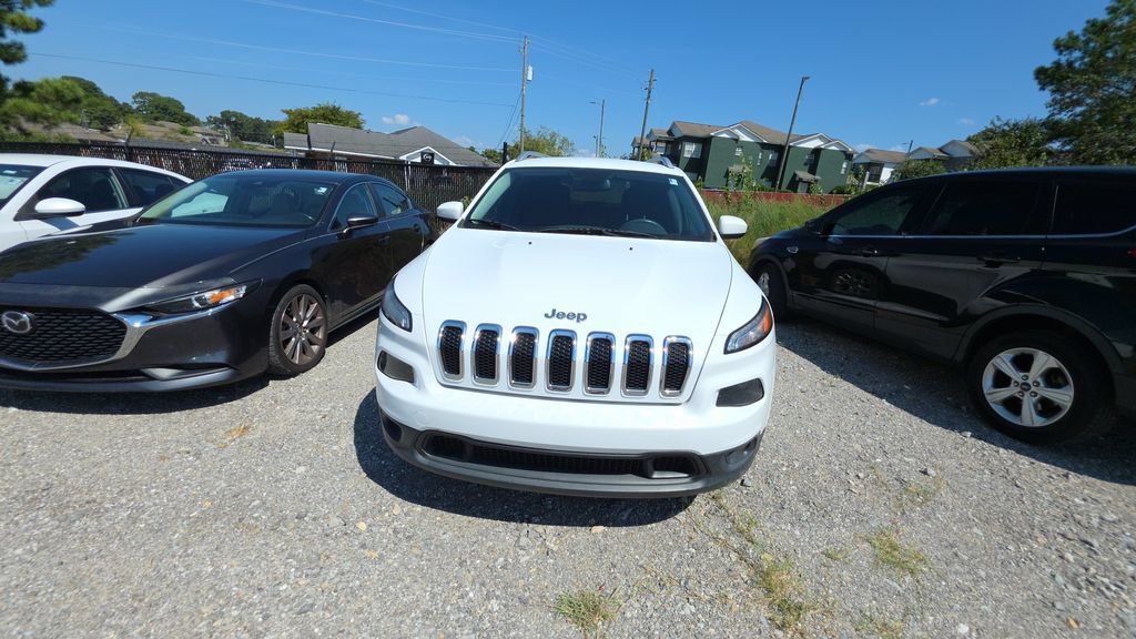 Used 2015 Jeep Cherokee Latitude FWD image 2