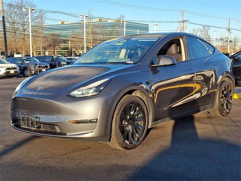 Used 2023 Tesla Model Y Long Range image 4