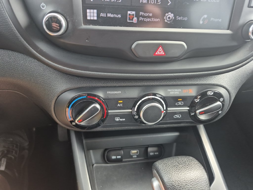 Used 2025 Kia Soul LX w/ LX Technology Package FWD image 20