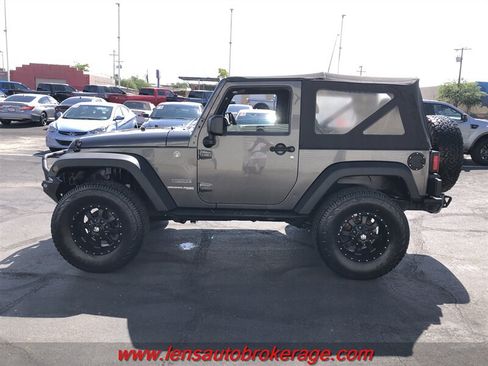 Used 2018 Jeep Wrangler Sport AWD/4WD image 7