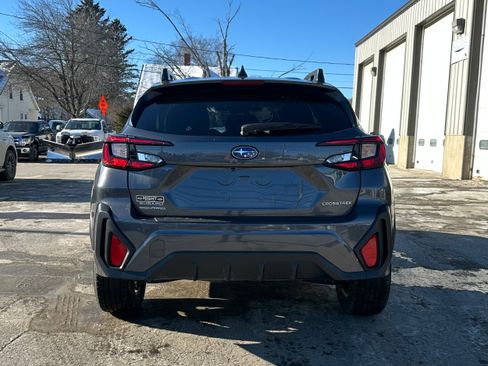 Used 2024 Subaru Crosstrek 2.0i Premium image 4